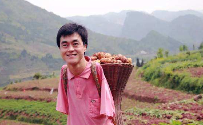 “无臂网红”的“朋友圈”
