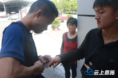 戒指“咬手”取不下  宣恩消防巧救援