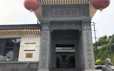 村支书涉嫌协助组织卖淫，村民：“当地首富”，涉足多个产业  