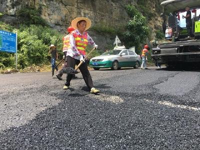 巴东公路:巴来省道草池塘至长岭段中修工程施工正酣