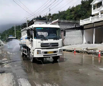 恩施公路：开展防尘降尘专项行动