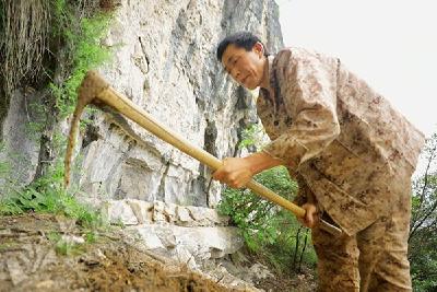 巴东“绝壁愚公”陈显兵入围“中国好人榜” 