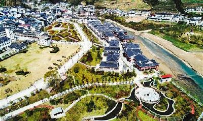 经济日报刊文报道恩施市龙凤镇综合扶贫改革试点：“雕龙画凤”奔小康