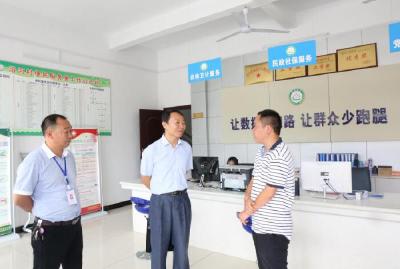 人社部农保司副司长汪泽英一行赴恩施利川开展调研