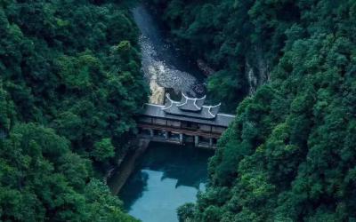 恩施州庆四天假去一个没有夏天，门票无限送的地方，你来不来？