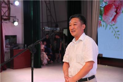 师生齐上台 共迎教师节