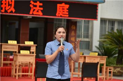 检察长“变身”法治副校长，为青春护航