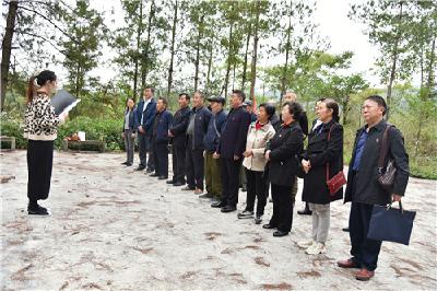 利川市检察院老年党支部开展“不忘初心、牢记使命”主题教育活动