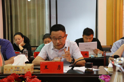 坚持理论学习