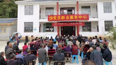 州交通运输局机关党支部、州交通质监站党支部到偏坦村开展“扶贫日”走访慰问和送法下乡活动