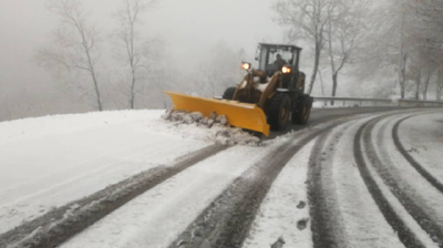恩施州公路部门开启扫雪防滑应急工作