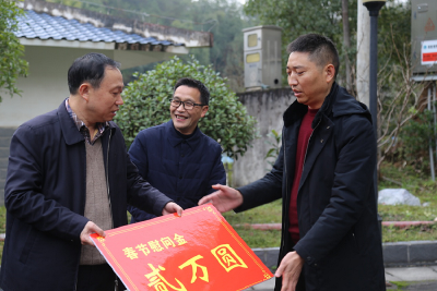 恩施州委副书记、州长刘芳震慰问恩施（州）市救助管理站