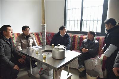 利川市检察院开展走访慰问困难群众活动