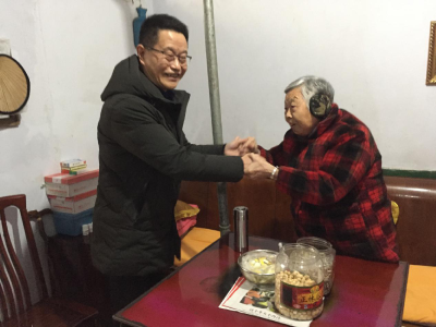 用心用情送关怀 深深关怀暖人心 