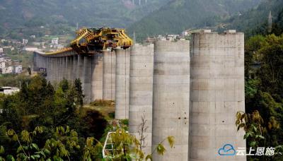 郑万高铁平阳坝多线特大桥恢复正常施工建设