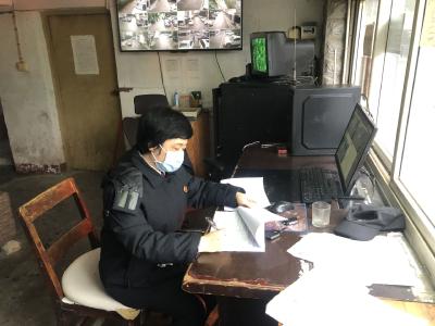 坚定坚持坚守， 她在抗疫一线书写初心