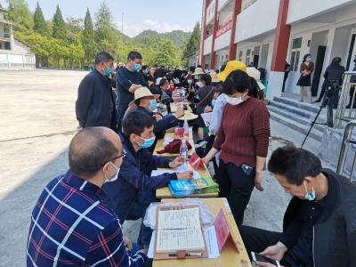 建始县业州司法所送法下乡受欢迎