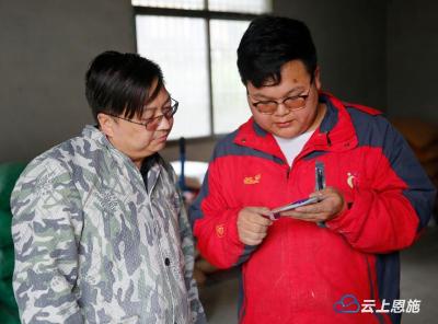 大山深处的“一抹红”——记巴东华农研究生许佩林
