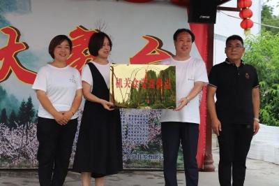 “买！买！买！”争当“店小二 ” 消费扶贫进桃园