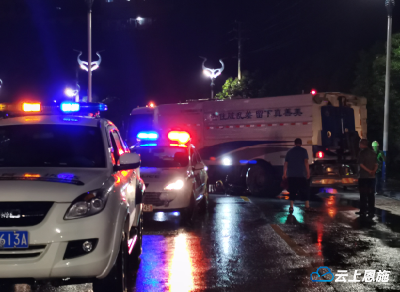 鹤峰：连续三天降雨致受灾严重 百余台车连夜转移 