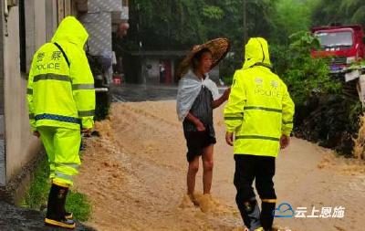 洪水来袭！利川民警挨家挨户喊话，紧急撤离100多人