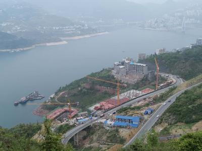 巫峡口景区：建筑工人烈日迎“烤”