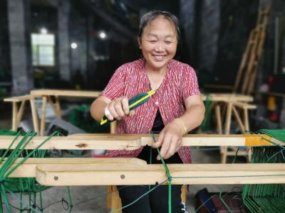 来凤地笼渔网产业引领村民务工 走向“网络时代”