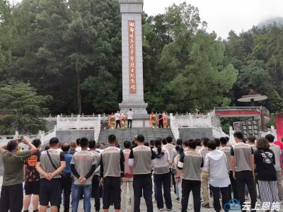 恩施州首部反映脱贫攻坚成效的电影《冲锋号》在鹤峰开机 