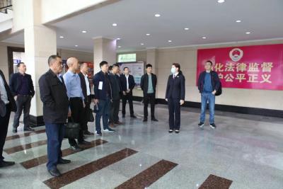 巴东：邀请人民监督员“走进”检察机关让公开透明看得见