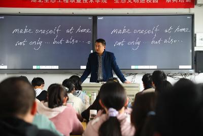 支援过非洲，如今回家任教！这位恩施中职教师职素相济 陪伴学生一同成长