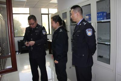 州检察院法警支队到建始县院检查指导司法警察工作