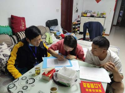 省地质局第二地质大队下沉社区党员志愿参与人口普查工作