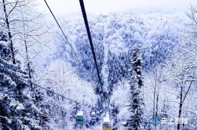 咸丰坪坝营：晴空索道出宵汉 雪地游人上云天
