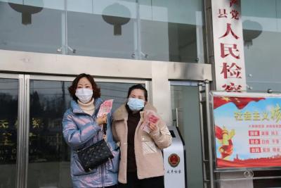咸丰：【助力打造一流营商环境】被害人领“正义红包”回家过年