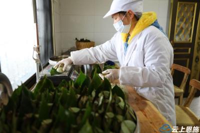 鹤峰 | 手工粑粑香飘四方   