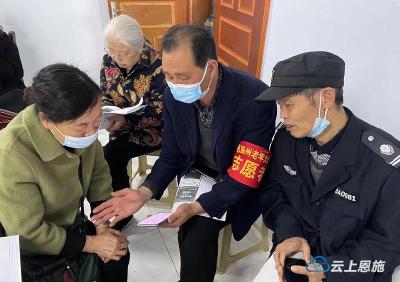 恩施：智能技术培训进社区 让老年人玩转智能机 