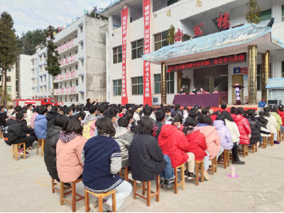 宣恩县司法局万寨司法所开展法治宣讲进校园活动