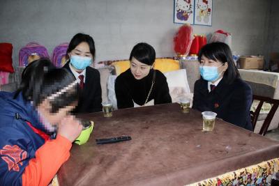 特别的爱给特别的你 ——建始县检察院开展保护智障未成年人进村入户走访活动 