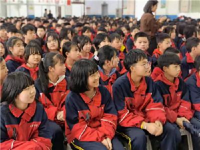 来凤：助力乡村振兴——来凤检察法治阳光照进乡镇校园