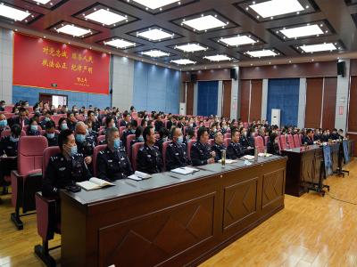 建始县政法队伍隆重举行英模事迹报告会