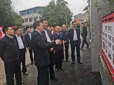 陈学明陪同省人大监司委调研人民法庭工作