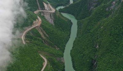 【飞“阅”鹤峰】带您走进鹤峰“挂壁公路” 