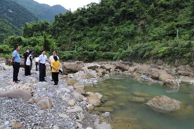 柯东海到野三河开展河长制巡河工作