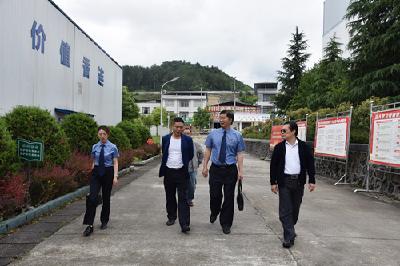 利川市检察院走访34家企业问需服务