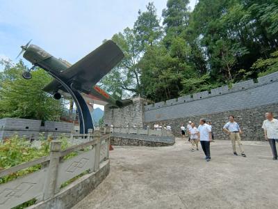 恩施市自然资源和规划局开展“老带青 传帮带”红色教育活动