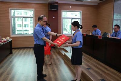 巴东：喜报！检察官覃丹凤荣获“全州优秀共产党员”称号