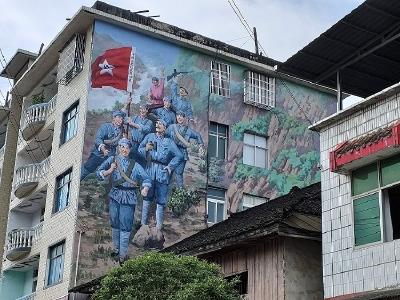 鹤峰五里乡：“红色”墙绘扮靓革命老区