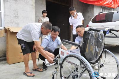 全国“残疾预防日” 建始县残联上门服务暖心窝