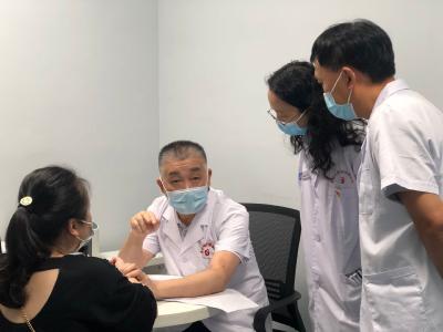 恩施州妇幼保健院邀请省级专家开展健康义诊活动