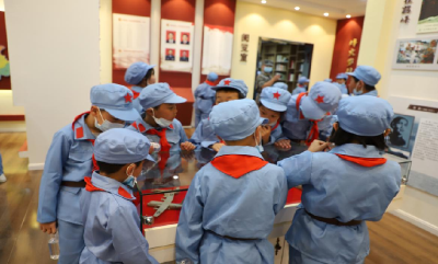 鹤峰：传承红色基因 近距离感受军营魅力